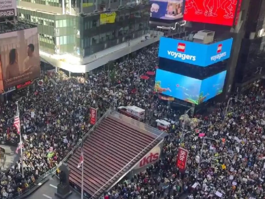 “不要国王！”美国多地爆发反特朗普政府抗议集会，700万人参与