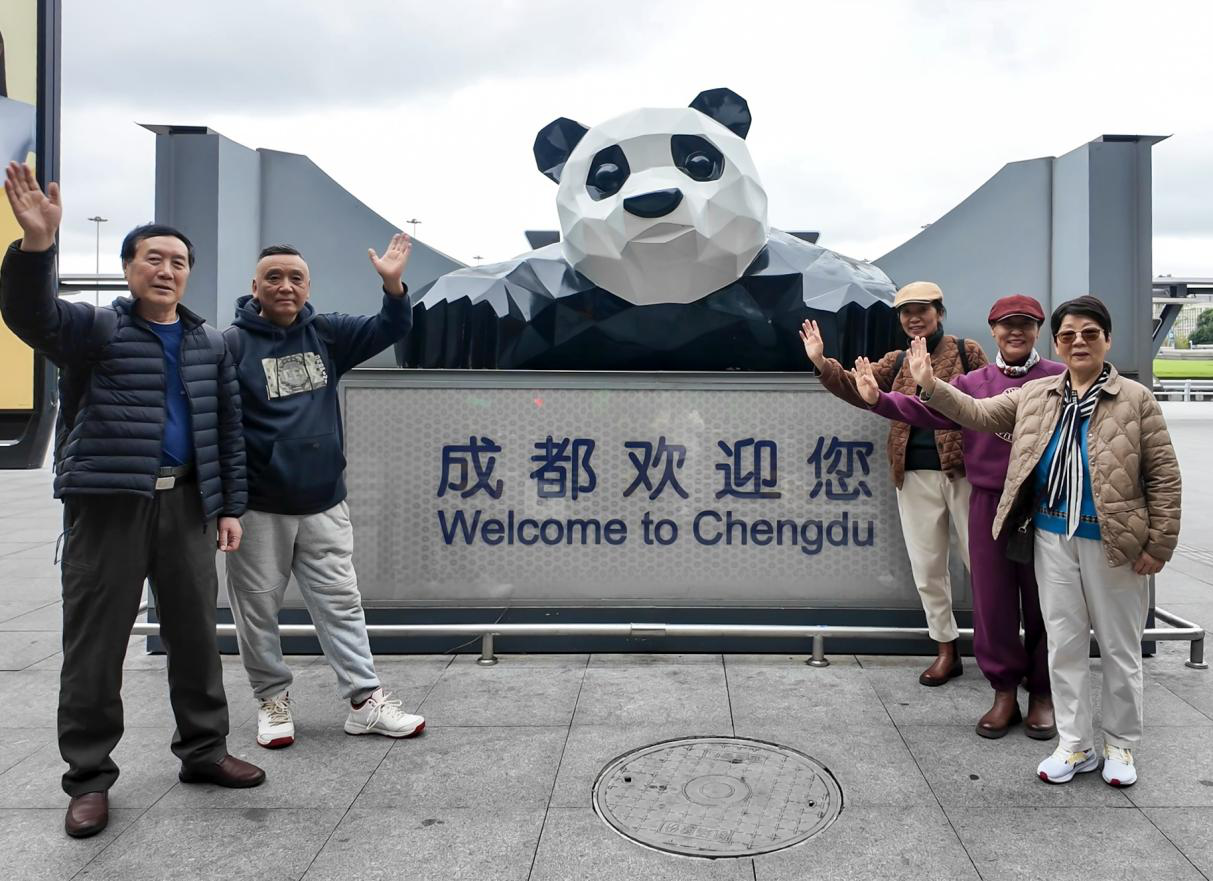 有钱有闲的“70”后开始退休，今年“新银发”飞往境外1452座城市