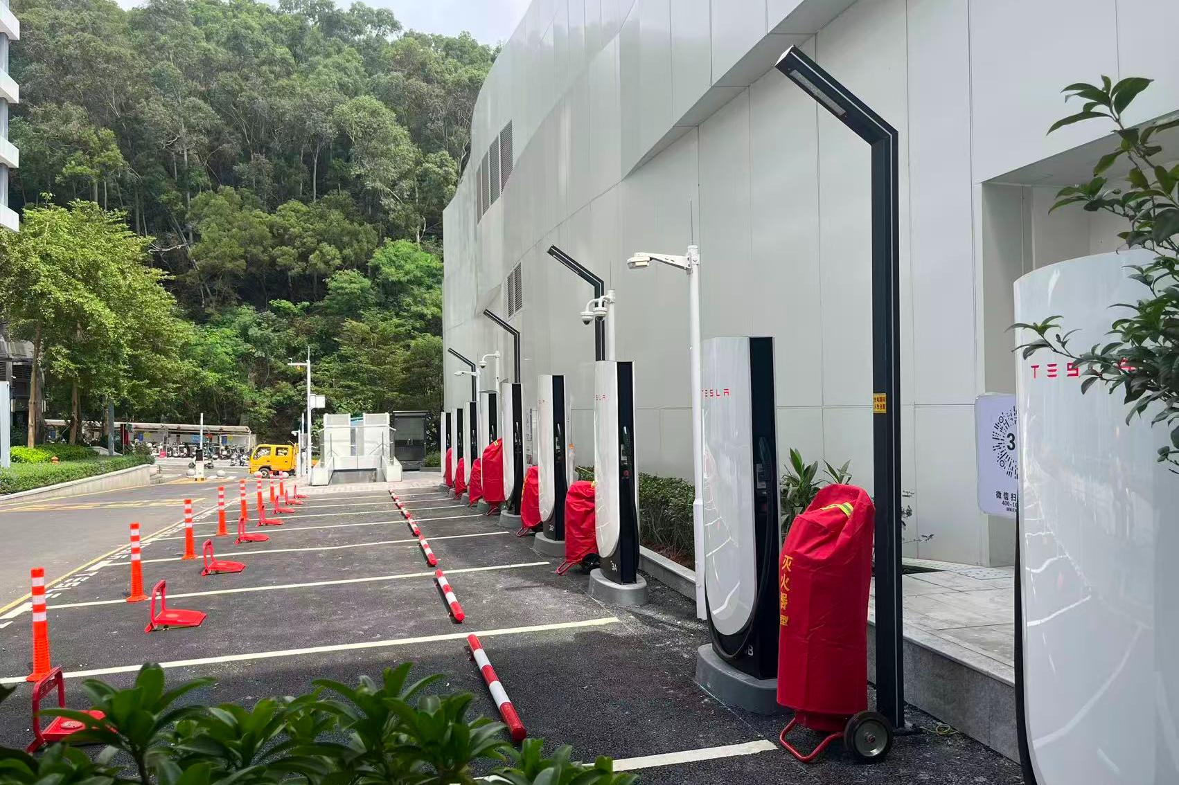特斯拉请深圳车主免费充电，一连4天！