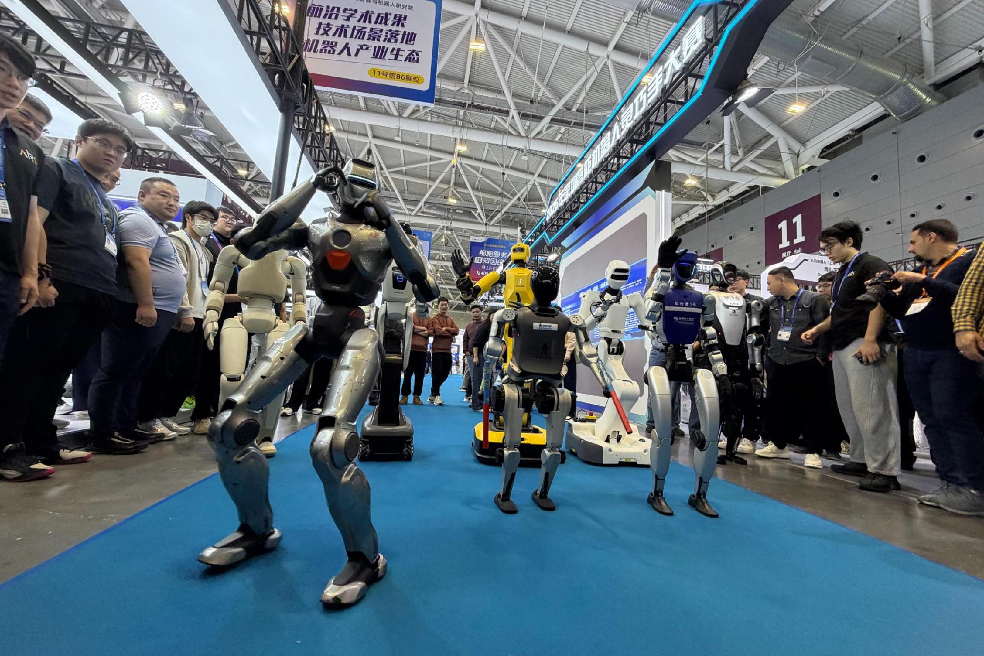 高交会观察|高机器人“实战化”：整机热闹、上游发力、场景成真