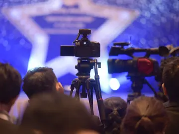 广东15件作品荣获第35届中国新闻奖！广东省新闻界举行庆祝第二十六个记者节大会