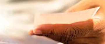 小伙出差抽中3000元大奖，被告知“属公司财产”要上交！网友吵翻→