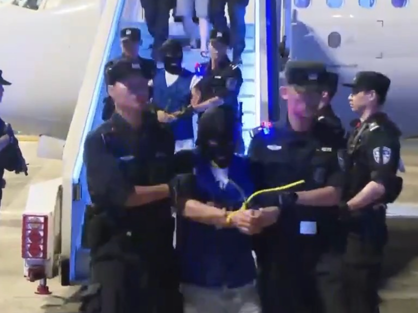 11名私彩赌博犯罪嫌疑人从马来西亚被押解回国