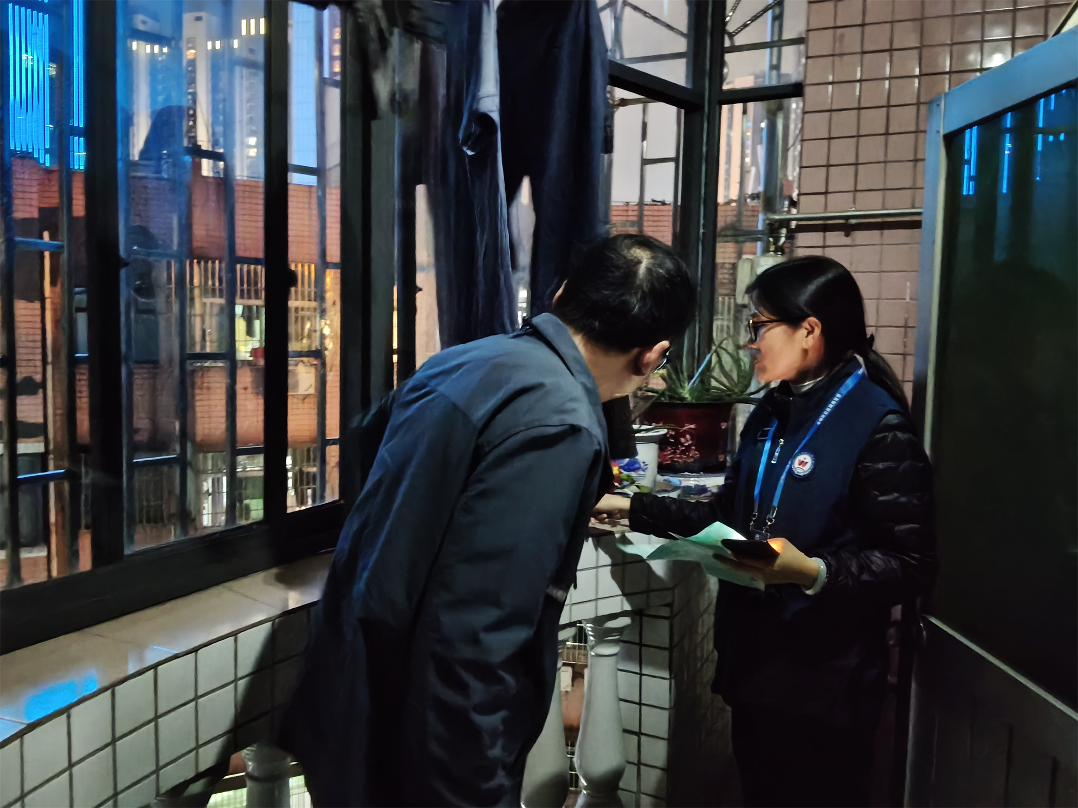 寒风中送温暖 网格护平安——光明公明网格员筑牢冬季安全“防护墙”