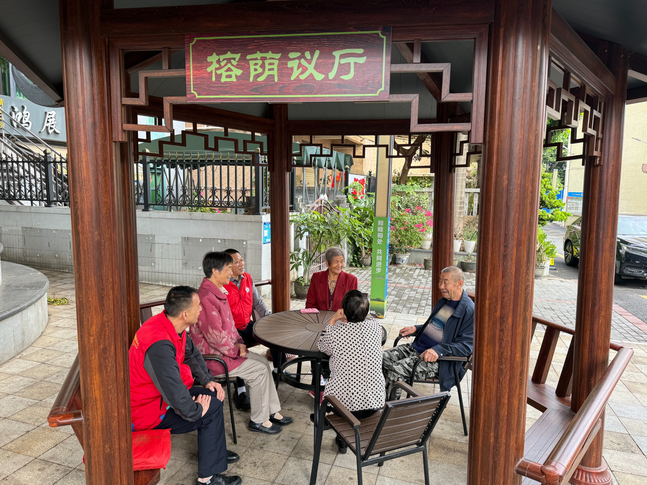 小事不出村 议事在榕荫 ！马田“榕树议事厅”让居民烦心事有地说、有人管​