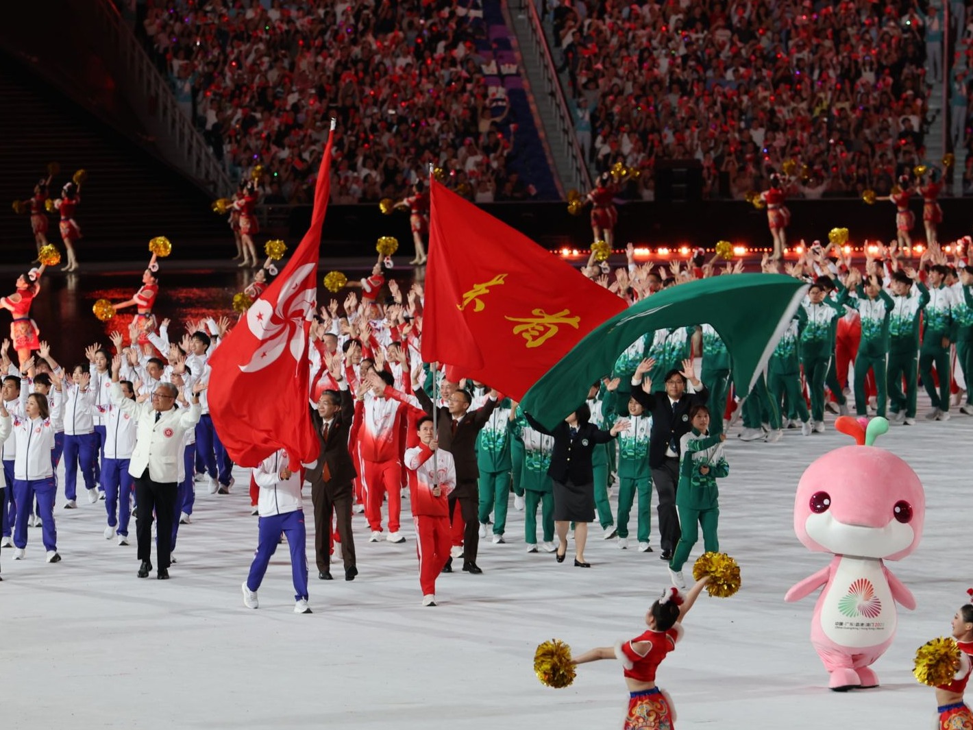 十五运会开幕式上，粤港澳三地代表团同时入场