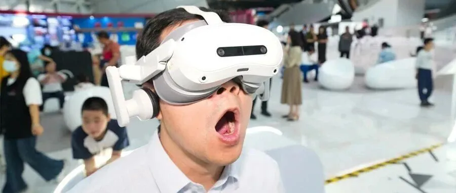 深圳报业树莓VR未来影院旗舰店来了