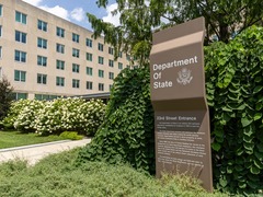 不到一年　美国政府吊销8万份非移民签证