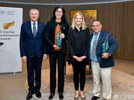 朱婷恭喜郎平获终身成就奖：我始终以恩师为榜样