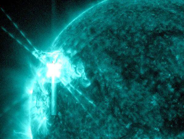 11月5日凌晨太阳连续两次爆发耀斑，近期可能出现极光