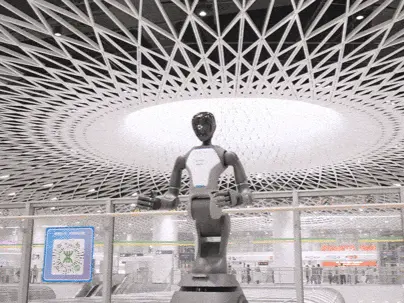 深圳“特产”再+1！  连逛街都能偶遇机器人，“全城机器人含量”正在飙升→