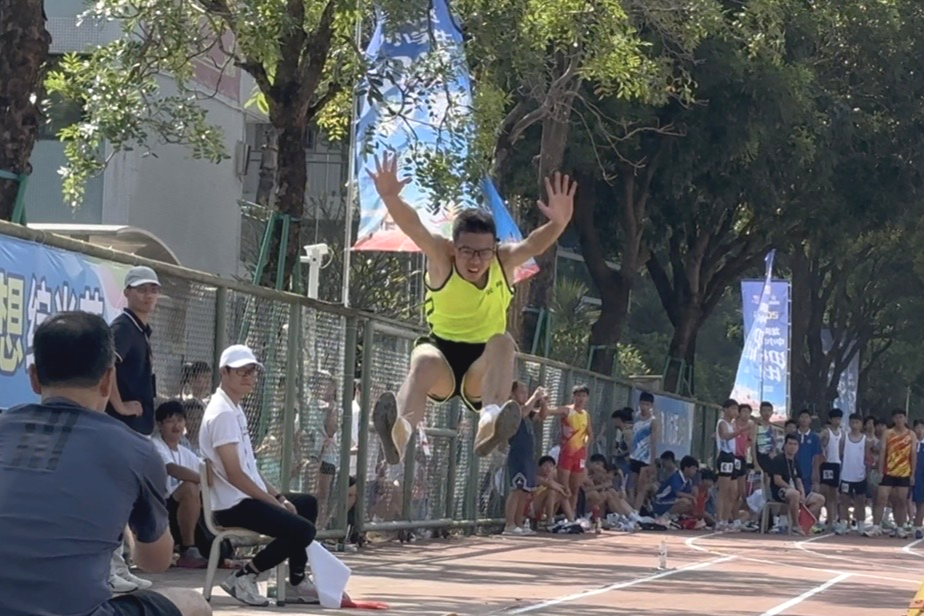 双冠加冕！云和学子李皓轩勇夺市区田径跳远冠军并破纪录