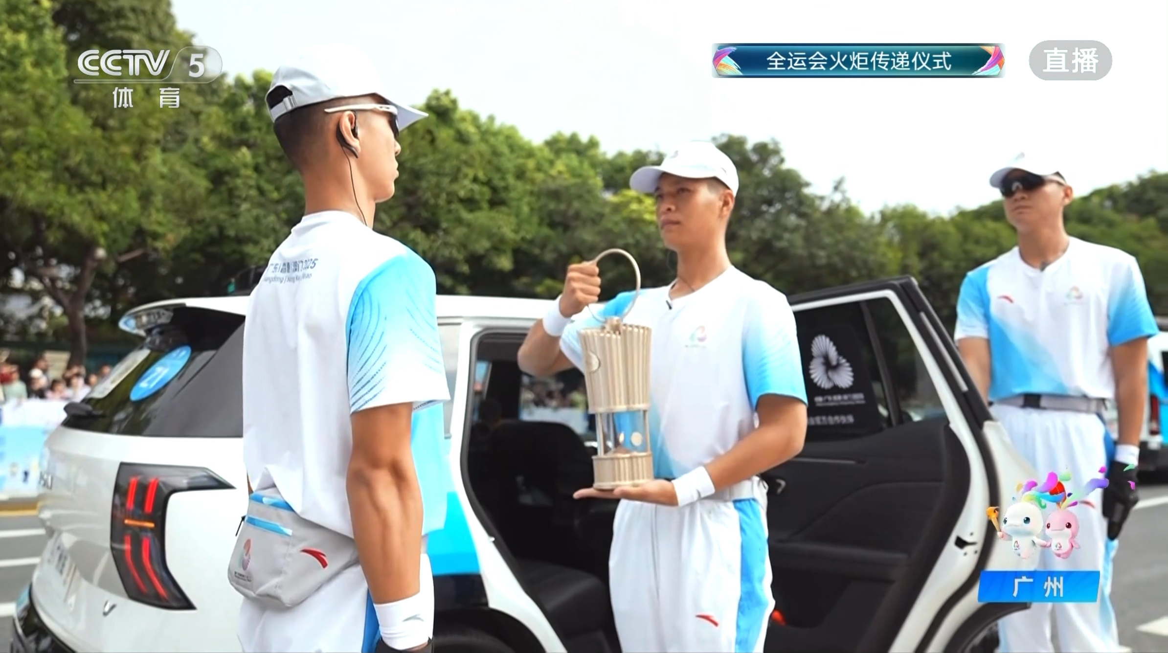 全运会史上首次！小马智行无人驾驶车独家参与火炬传递