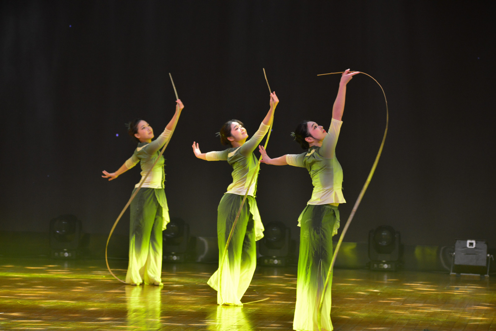 “潮涌湾区・梦耀全运”艺术交流展演落幕