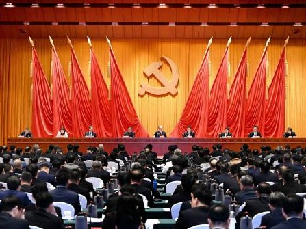 中共广东省委十三届七次全会召开，黄坤明代表省委常委会作报告并就有关文件稿作说明