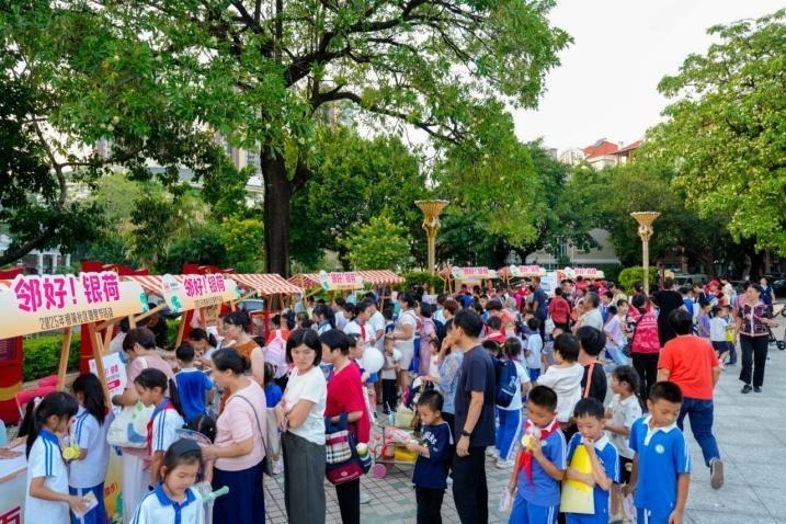 本土品牌走进居民生活 园山银荷邻里节打造闪亮秀台