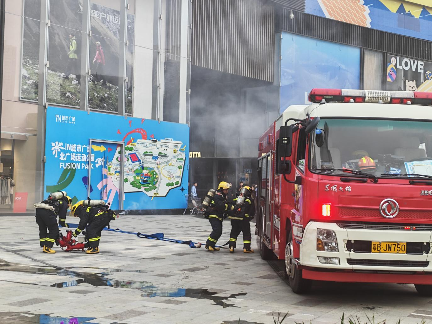 以练筑防，防患未“燃”｜福田南园街道开展消防实战演练