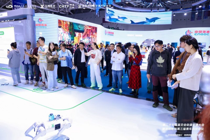 高交会首秀即落地 越甲灵动机器狗入驻深圳地铁