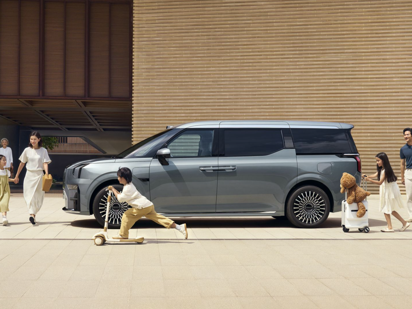 极氪@你：下定极氪009享“5年0息”，赢取免费三亚游丨车界