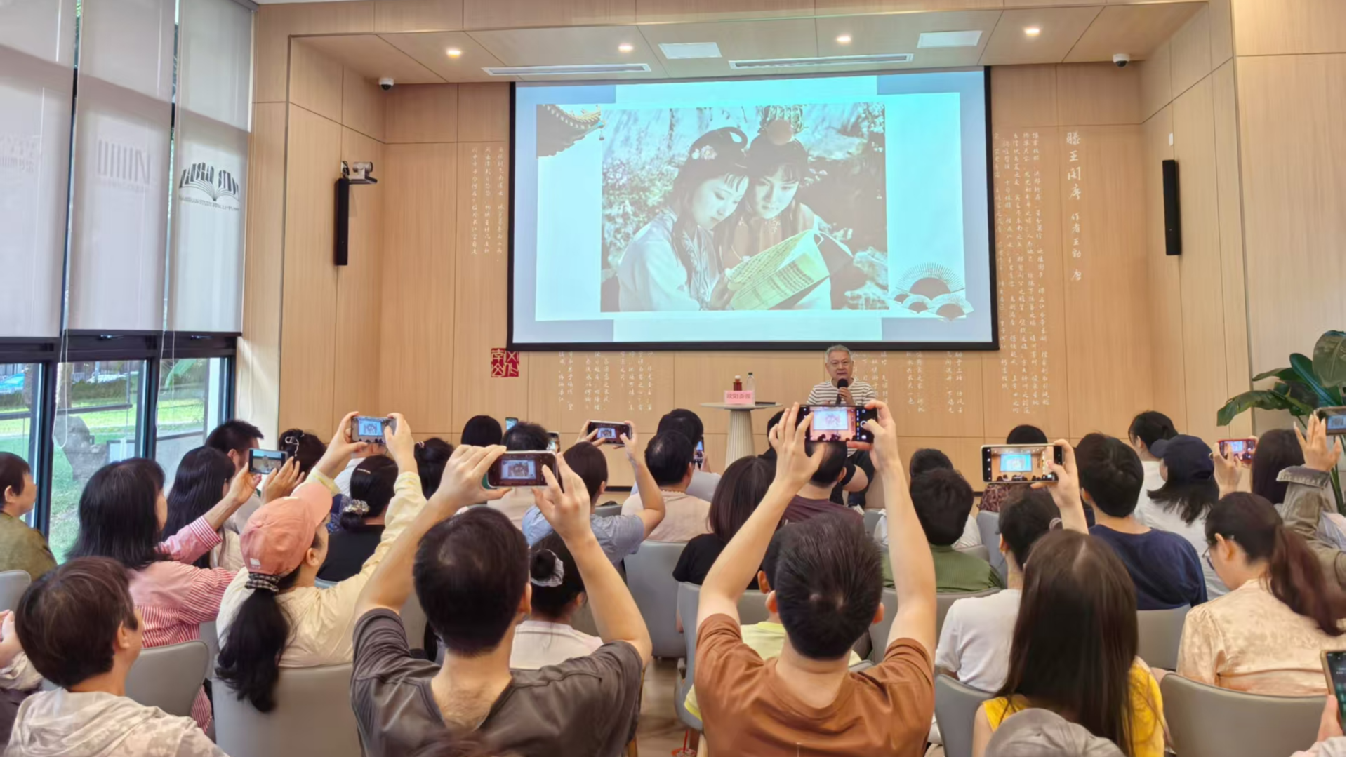 梦回大观园，“贾宝玉”扮演者欧阳奋强来深圳讲述《红楼梦》背后的故事