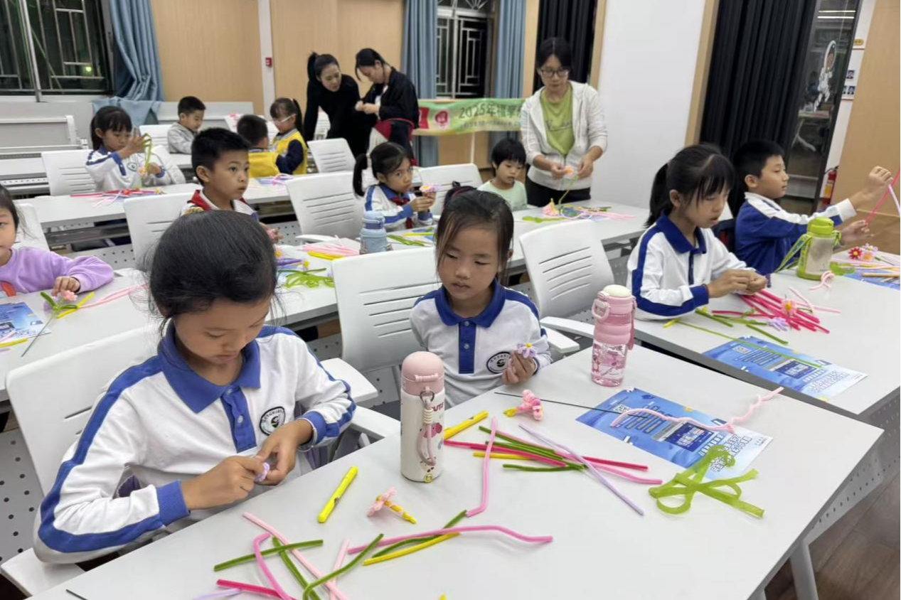 扭扭棒变“魔法”！南园街道沙埔头社区为青少年搭建创意成长乐园