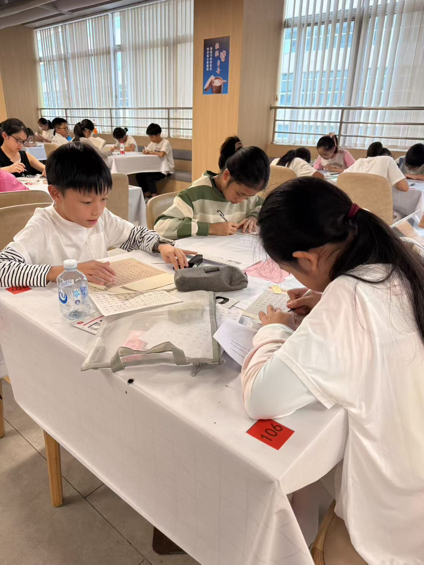 笔尖沙沙响！近200深圳中小学生决赛场上“秀”书法