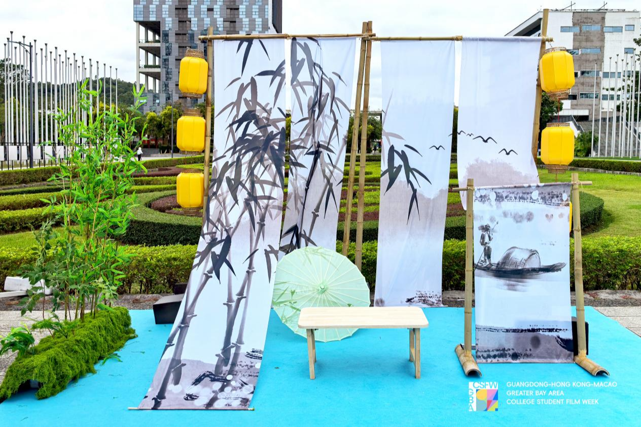 纪念中国电影诞生120周年——优秀粤产影片文化展在深圳信息职业技术大学展出