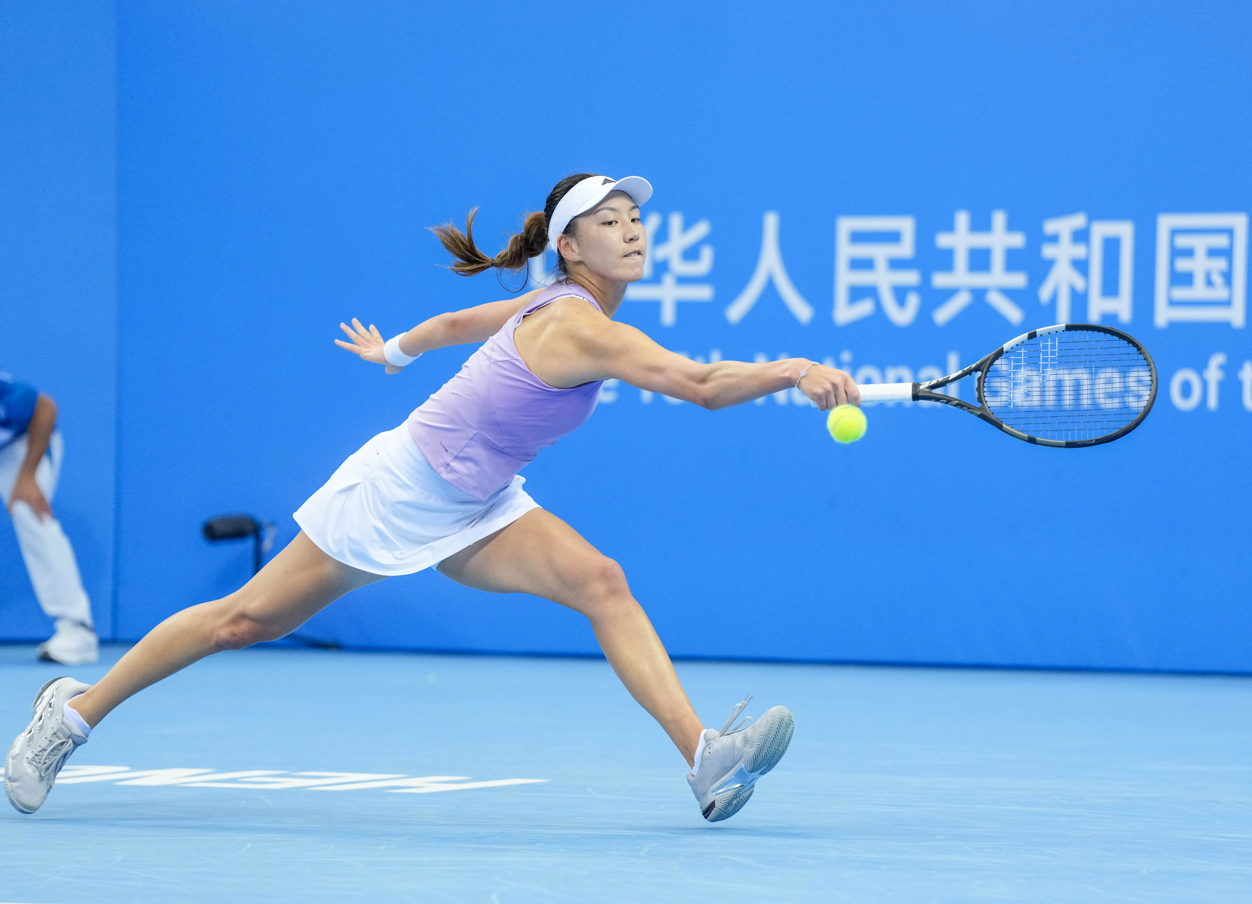 深圳金花王欣瑜一日双赛双线告捷，十五运会挺进女单半决赛及女双决赛