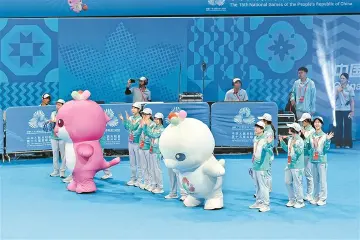 深圳大学3800余名“小海豚”护航十五运会