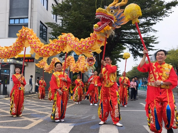 李松蓢元素点燃绿茵竞技激情 千人文体盛宴让群众在家门口过足民俗风情瘾