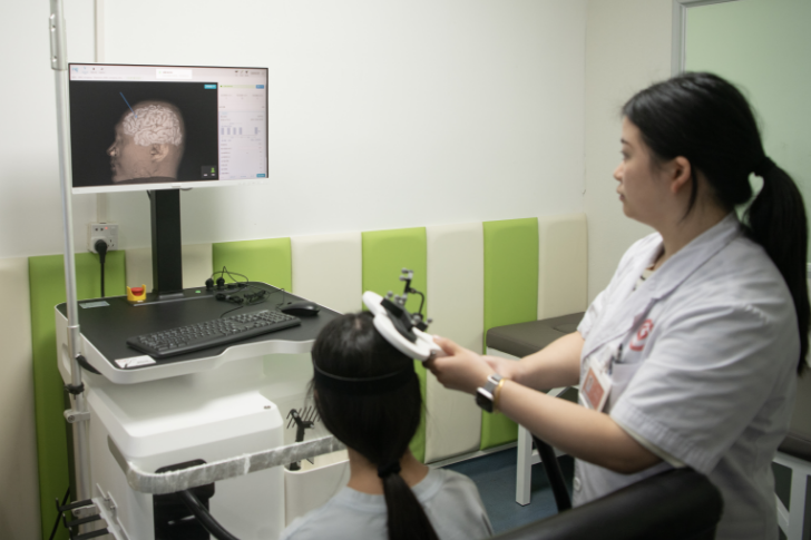 无创修复脑环路，龙岗妇幼揭牌脑疾病诊疗双基地