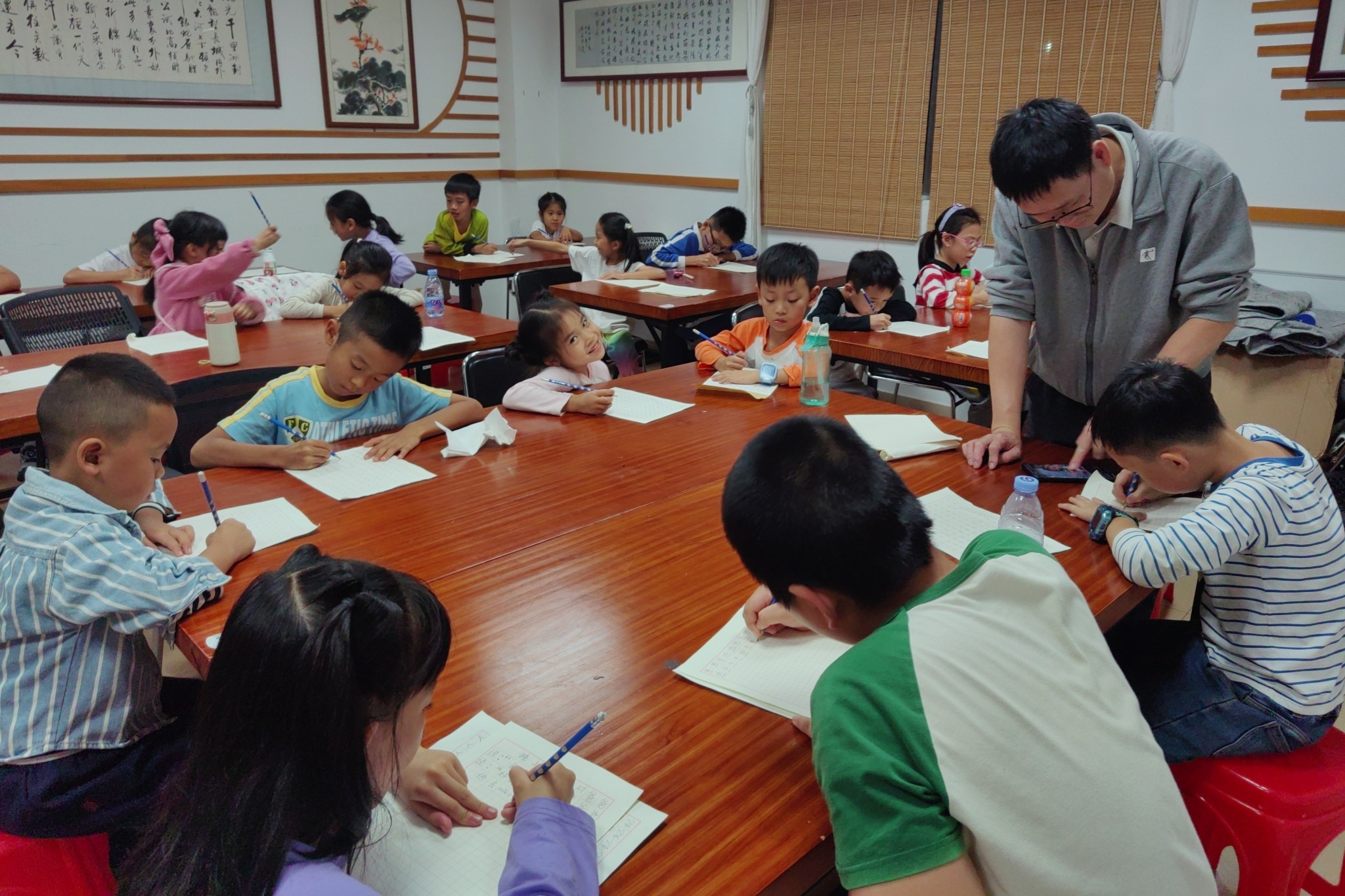 墨香润童心,邻里共成长!碧眼社区“书香里・邻里共学”书法培训项目圆满收官