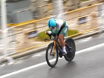 海南队张好夺得十五运会公路自行车女子个人计时赛冠军