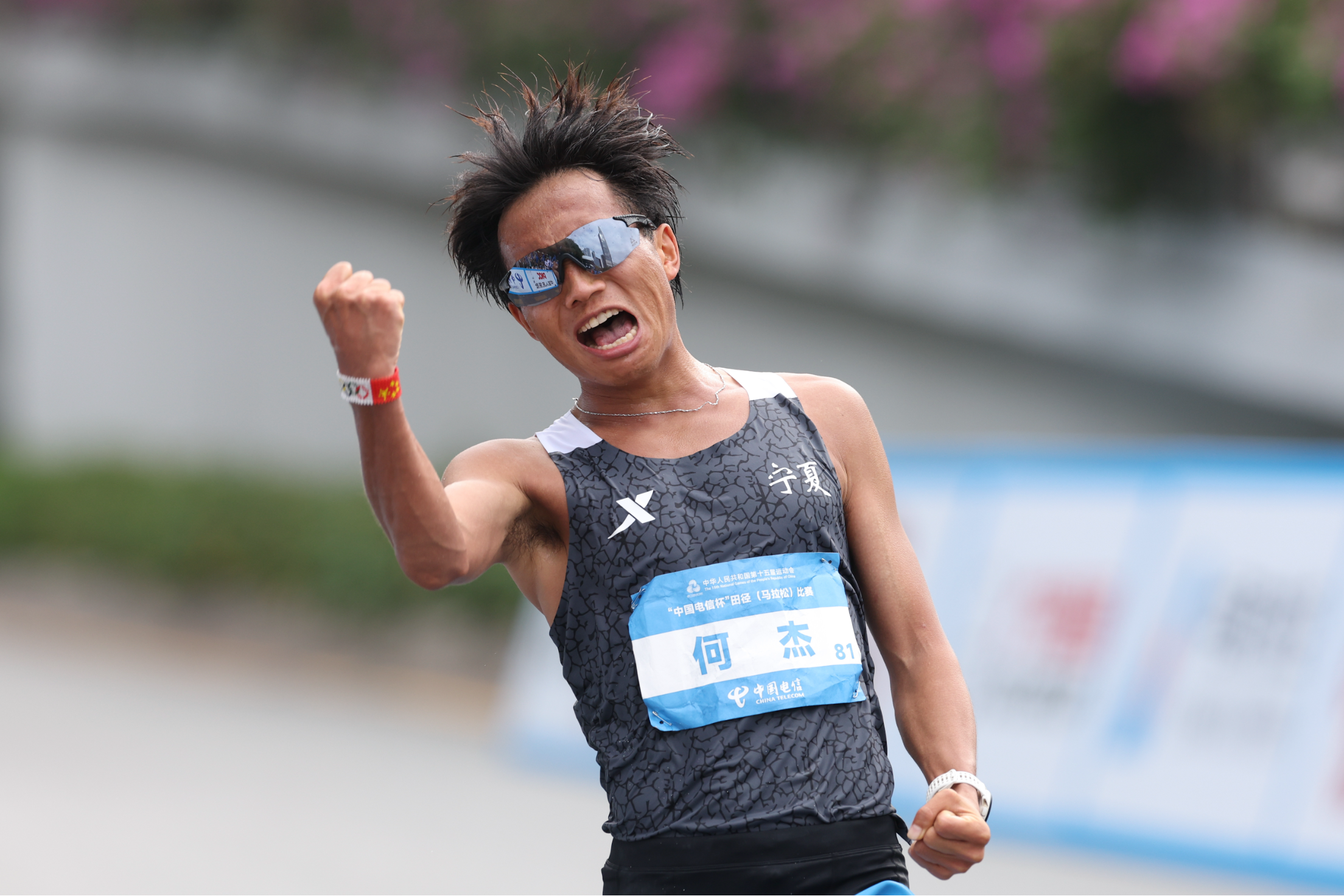 无感智慧通关！全运会首个跨境马拉松：何杰张德顺夺金