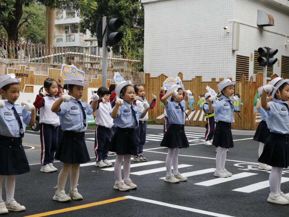 港澳同胞来坪山“串门”研学，和萌娃共上趣味交通安全课
