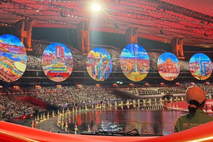 深圳创新力量闪耀十五运会  174米AI数字画卷登上开幕式舞台