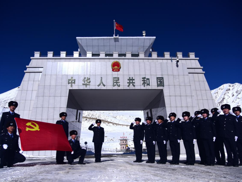 新疆边检总站红其拉甫边检站党委：打造“雪域雄关党旗红”教育阵地，锻造扎根边疆建功高原的忠诚戍边队伍