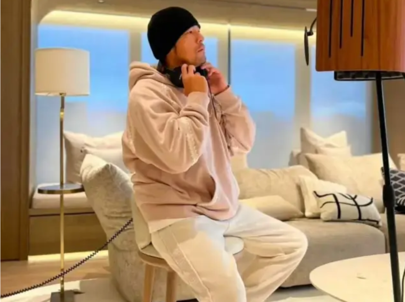 周杰伦称被新歌“逼疯”