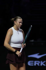 （体育）（9）网球——WTA年终总决赛：萨巴伦卡晋级决赛