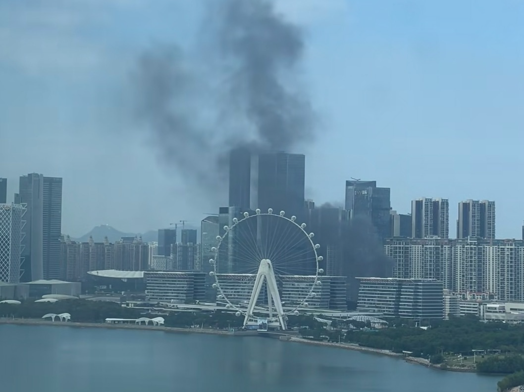 摩天轮没起火!深圳宝安通报:一工地板房发生火情,已扑灭