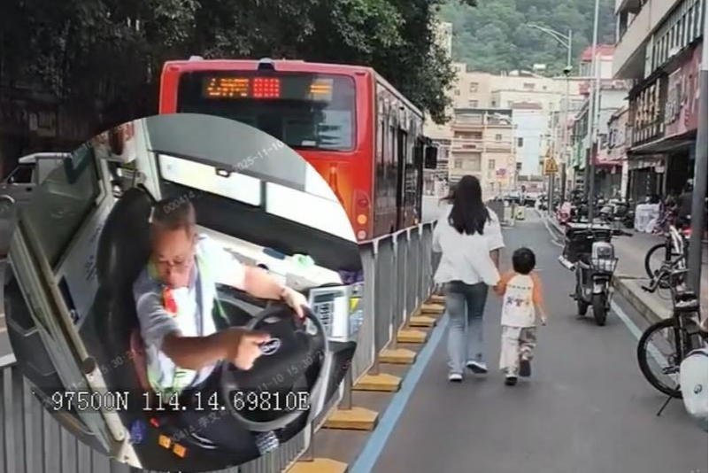 看到匆忙赶车的母子俩 深圳公交司机暖心开启“陪跑”模式