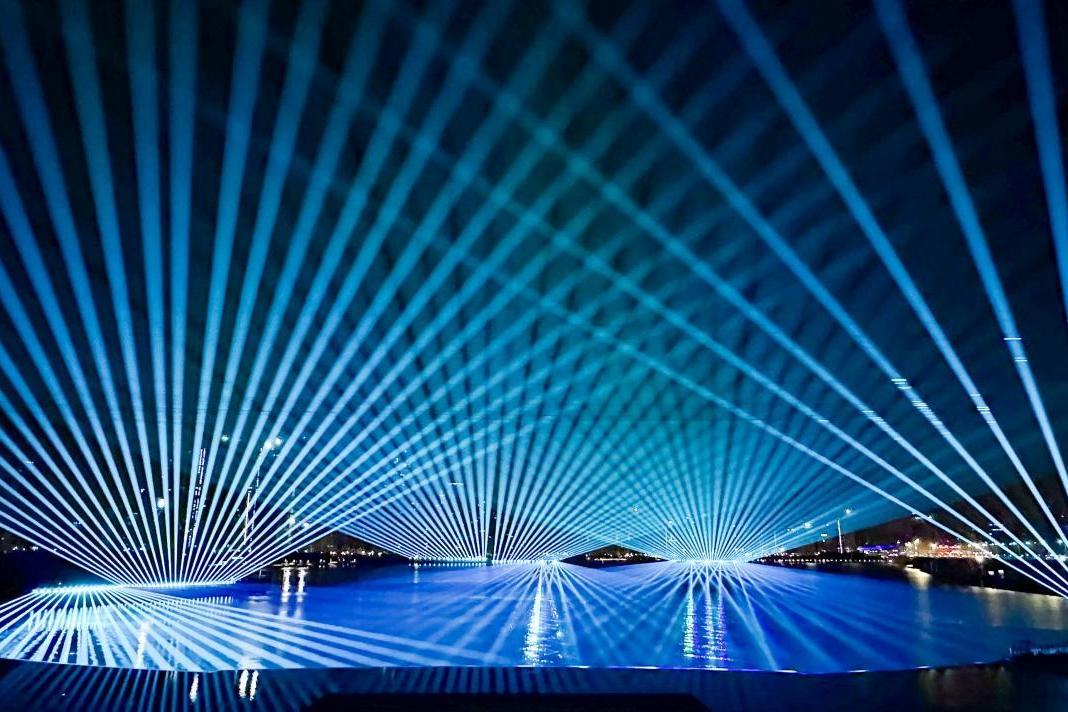 全球首发！光峰科技全彩激光探照灯亮相全运会闭幕式