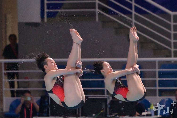 十五运会跳水女团双人3米跳板，中山籍选手陈艺文/林珊排名第一！