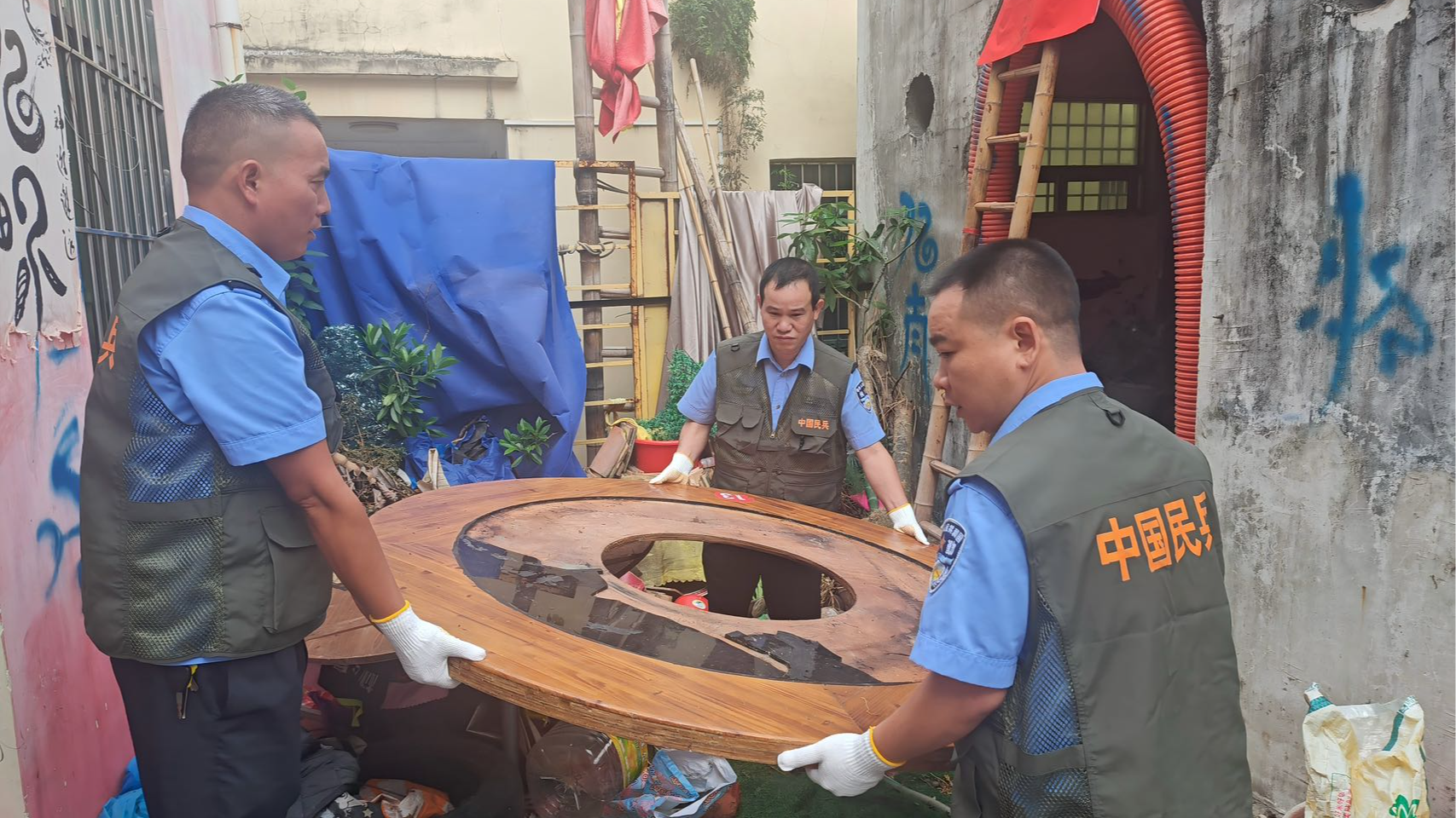 清杂物焕新颜!沙井后亭民兵精准破解城中村环境治理难题