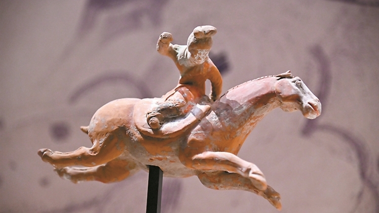 深圳十五运会期间推配套文化活动
光明赛场观马上竞技 深博展厅赏盛唐马术