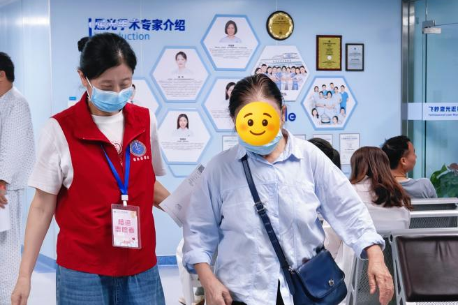 破解老人独自看病难题 北大深圳医院银发陪诊服务暖心升级