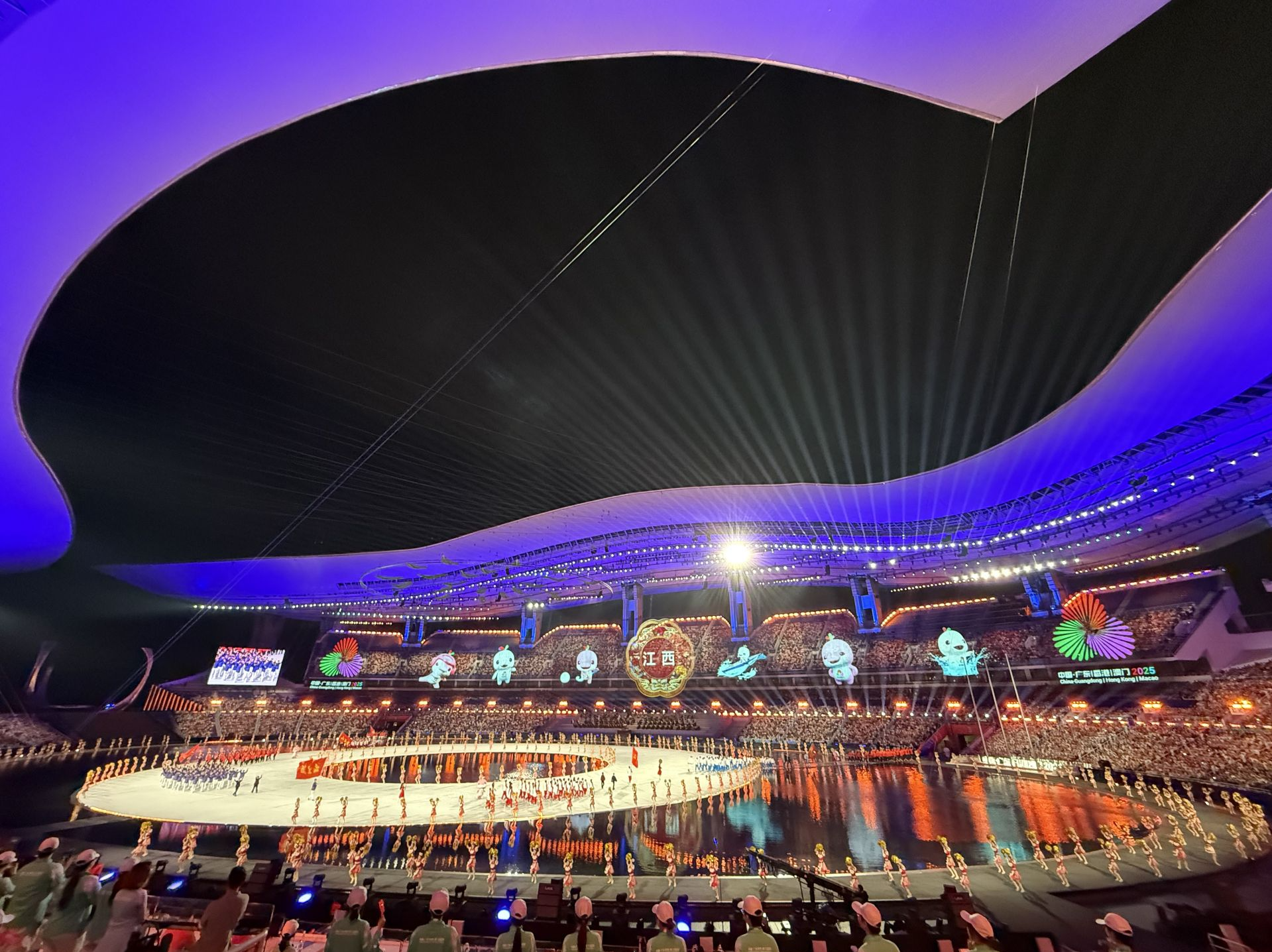 湾区骄傲！三地代表团最大规模集结，十五运会开幕式现场图燃爆了
