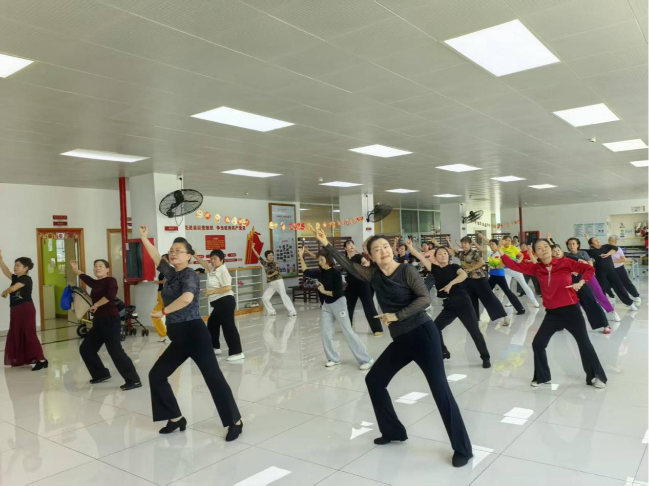 三大特色课程点亮银龄时光!大浪上横朗社区长青老龄大学2025年课程收官