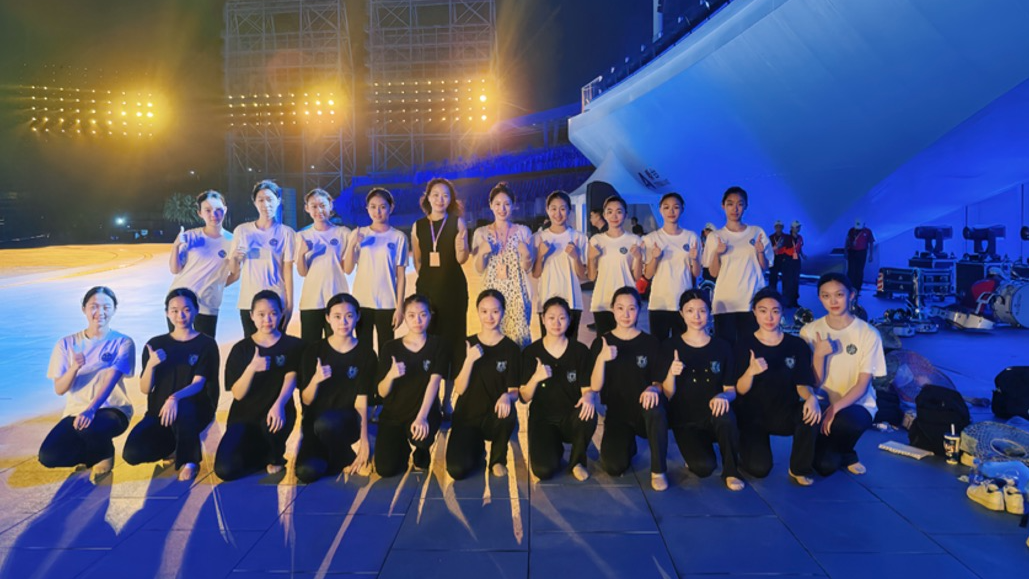 惊艳！宝安这所中学舞团成立仅1年，把非遗跳上全运会闭幕舞台！