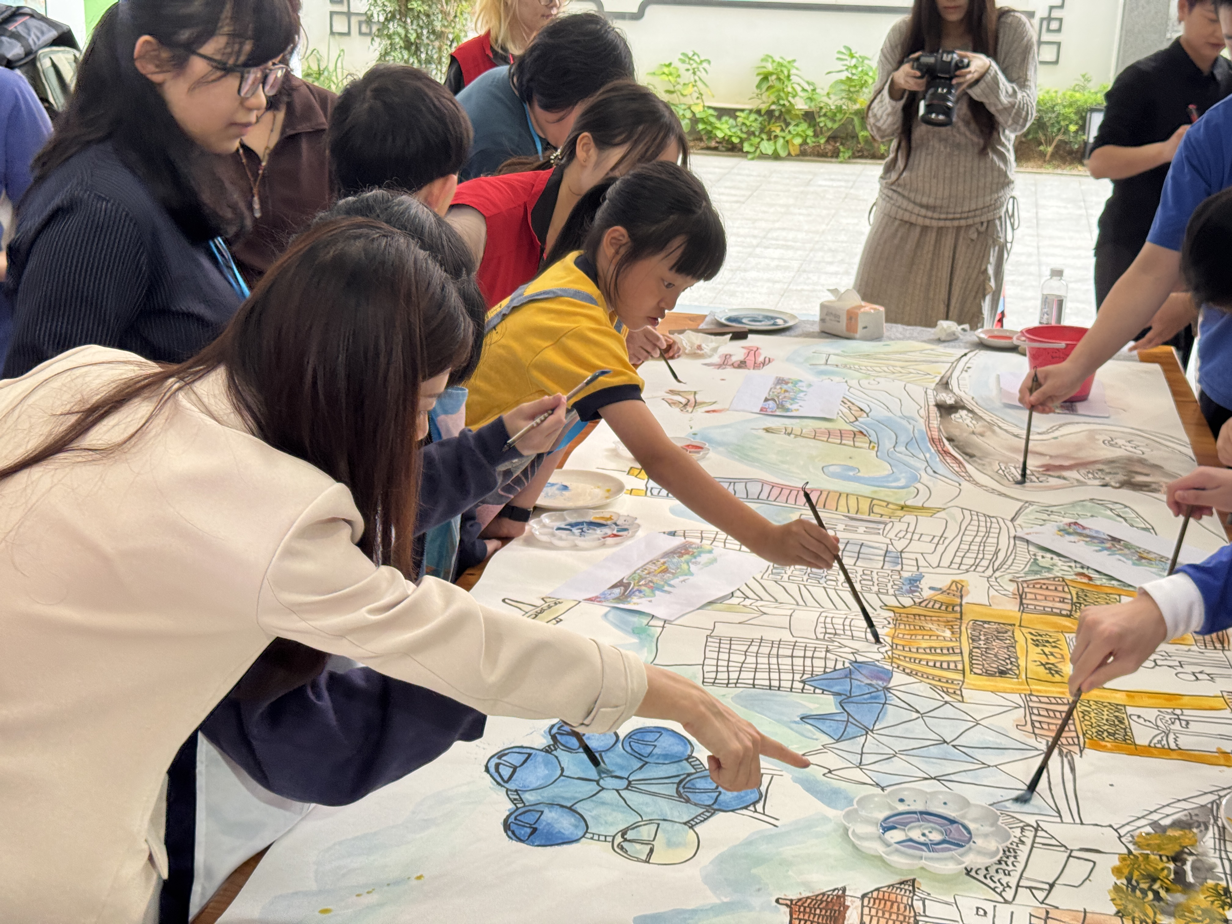 桂木园社区举办深港少儿爱国长卷绘画活动 水墨丹青共绘湾区风光